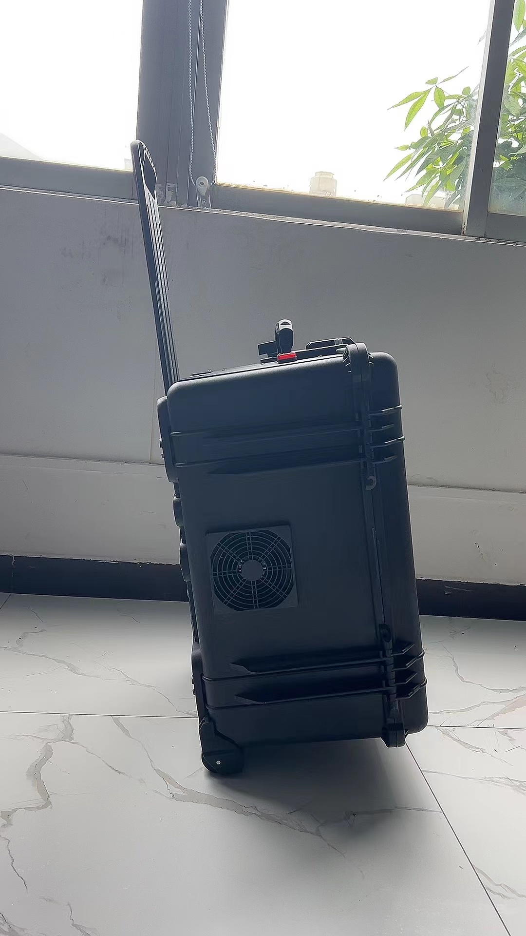 中宁手拉箱型移动通信干扰器